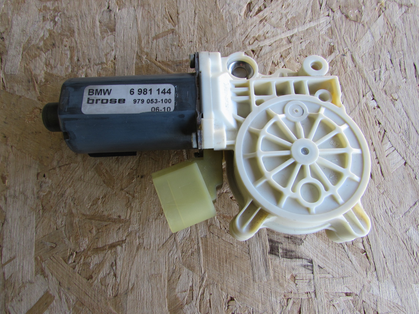 BMW Door Window Regulator Motor Drive, Right 67626981144